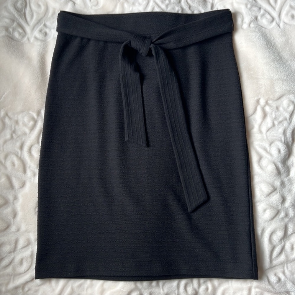 LOFT Black Fitted Pencil Skirt